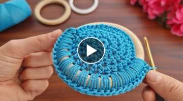 Super idea how to make eye catching crochet flowerpot.