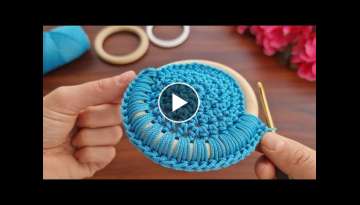 Super idea how to make eye catching crochet flowerpot.
