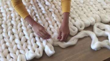 tricoter une couverture XXL avec les mains en laine merinos ComfyWool